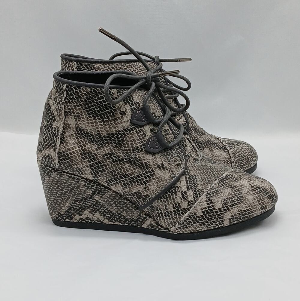 Toms Women’s Wedge Booties Snakeskin Print 6.5 Lace Up Chunky Ankle Boots Gray